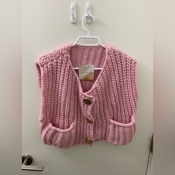 Cute gold button chunky knit vest NWOT - Picture 1 of 5